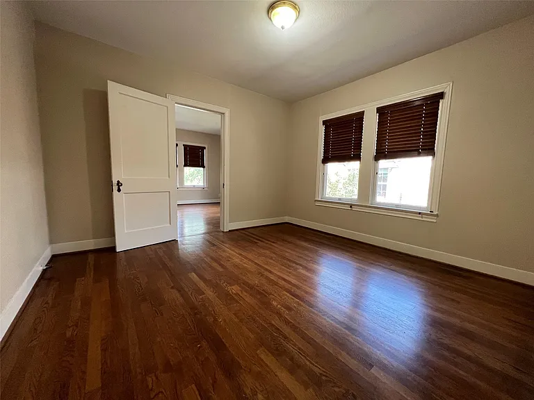 4410 Pease St #2 — Photo 9
