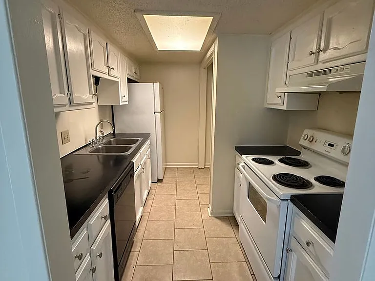 8224C Governor Dr — Photo 11