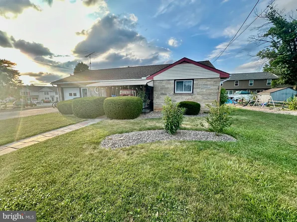108 Lauschtown Rd, Denver, PA 17517