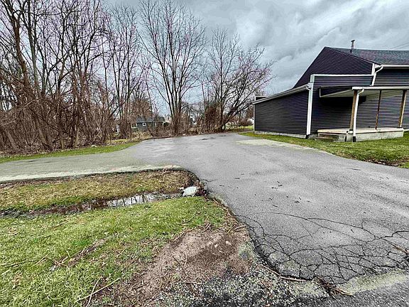 4th image of 6069 Lapeer Rd
