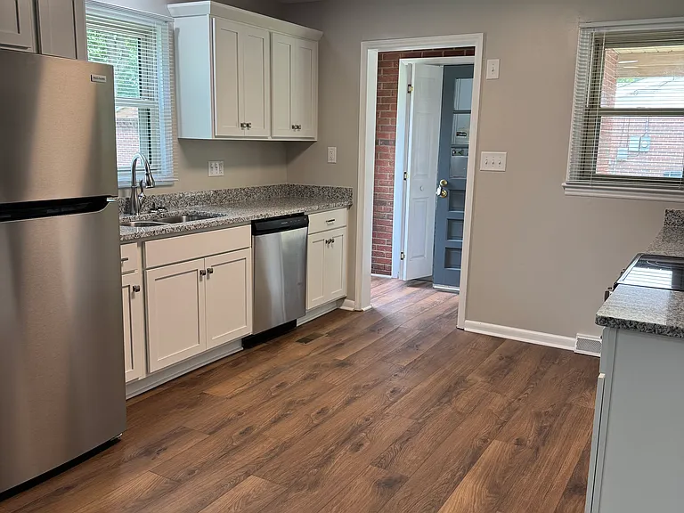 310 Scotland Dr — Photo 4