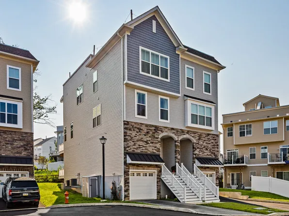 67O7 Cinnaminson Ct, Philadelphia, PA 19128