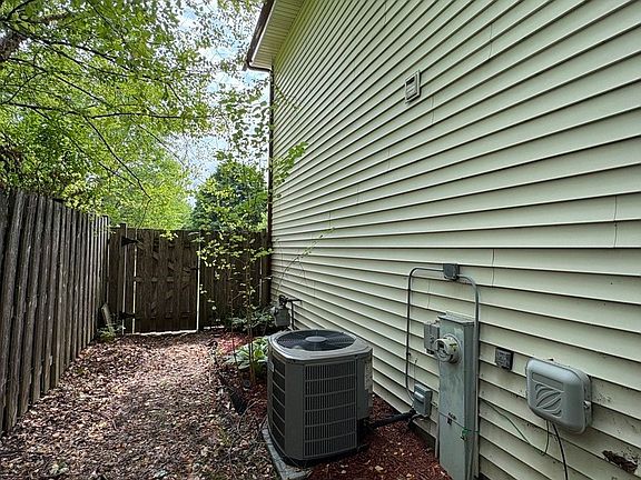 3rd image of 237 Aspen Dr