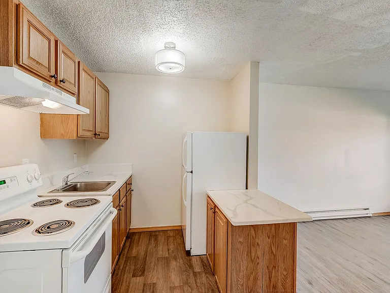 Brentwood Apartments — Photo 24
