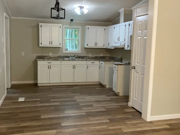 5 Esther Ln, Paris, ME 04271