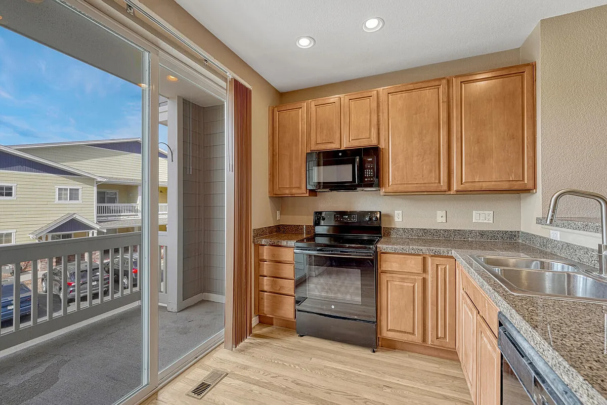 Building Photo - 9558 Pearl Cir #105