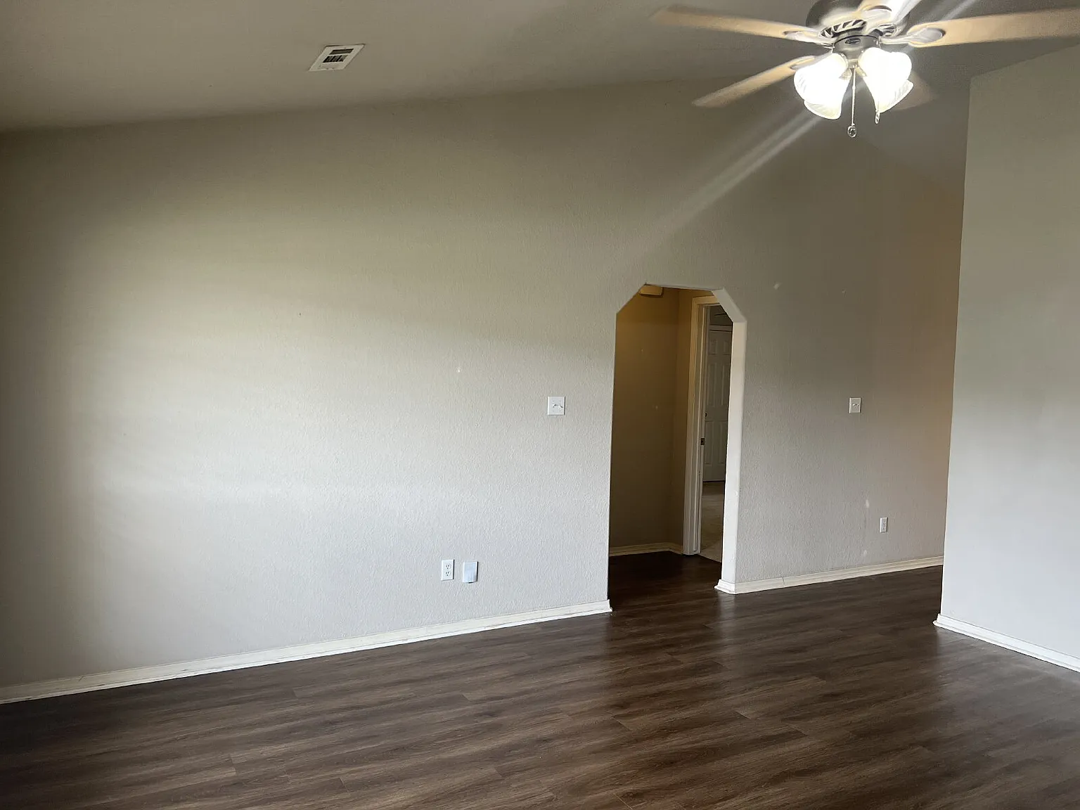 3 bed, 2.0 bath, 1281 sqft, $1,500 — Photo 4