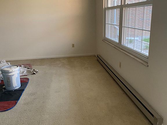 3rd image of 175 Thomas Dr APT 2