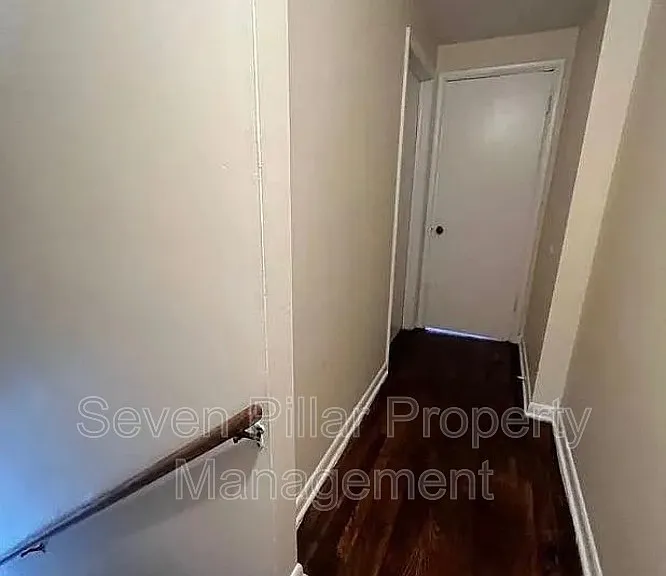 323 S Napoleon Ave — Photo 5