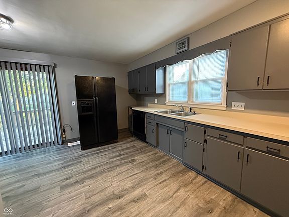 4th image of 207 E Pine St