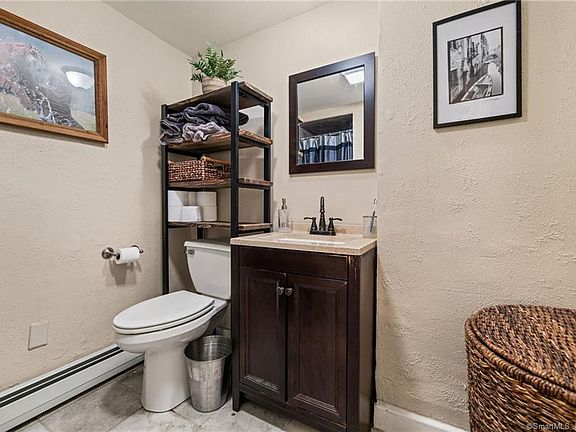 5th image of 212 Wooster St APT 1