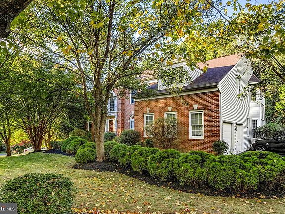 3rd image of 7854 Bressingham Dr