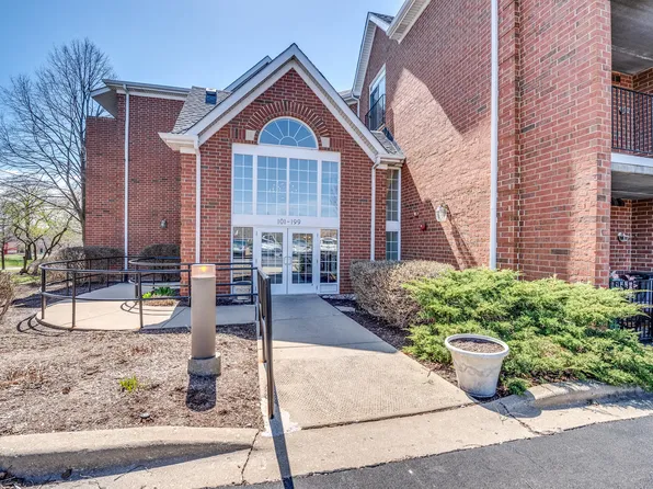 187 Hunt Club Dr #187, Saint Charles, IL 60174