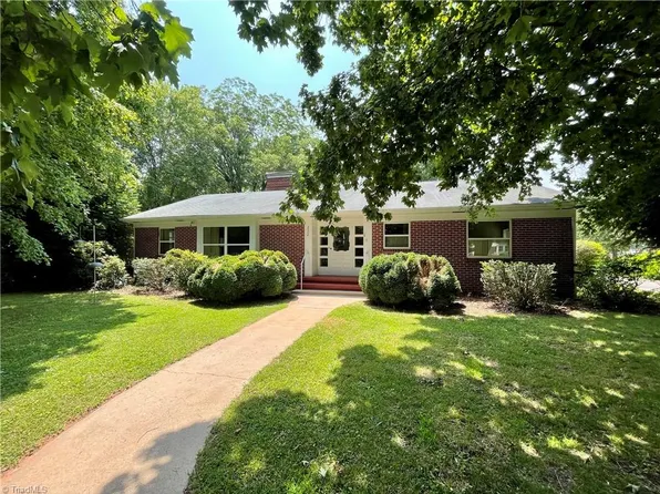 222 S Carolina Ave, Boonville, NC 27011