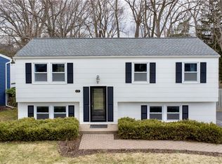 17 Saveria Dr, Hilton, NY 14468