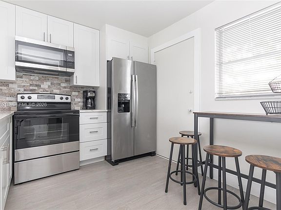 4th image of 3600 NE 170th St APT 308