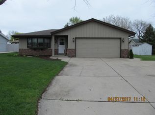 4414 S 86th St, Greenfield, WI 53228
