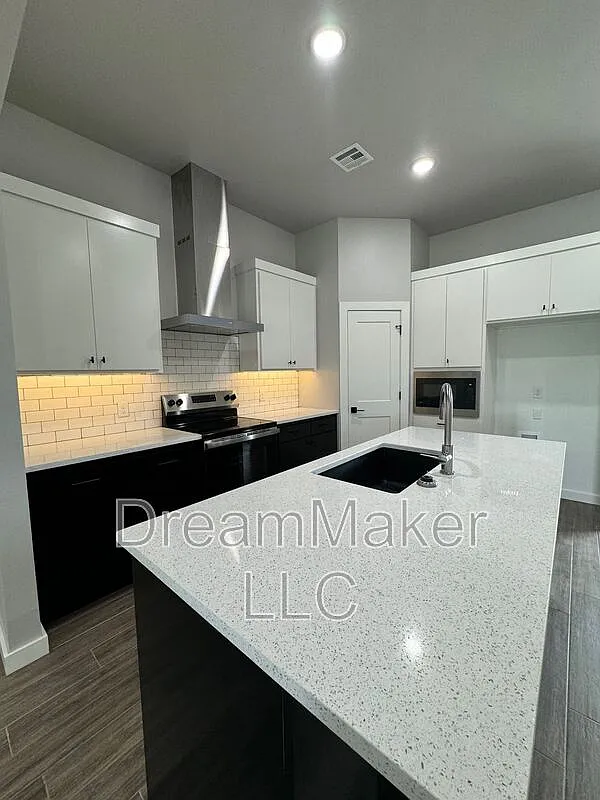 3 bed, 2.0 bath, 1640 sqft, $1,849 — Photo 4