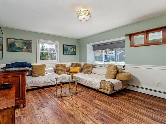 4th image of 17 Fairview Ave