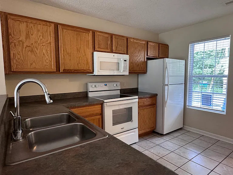142 2nd Ave #B — Photo 9