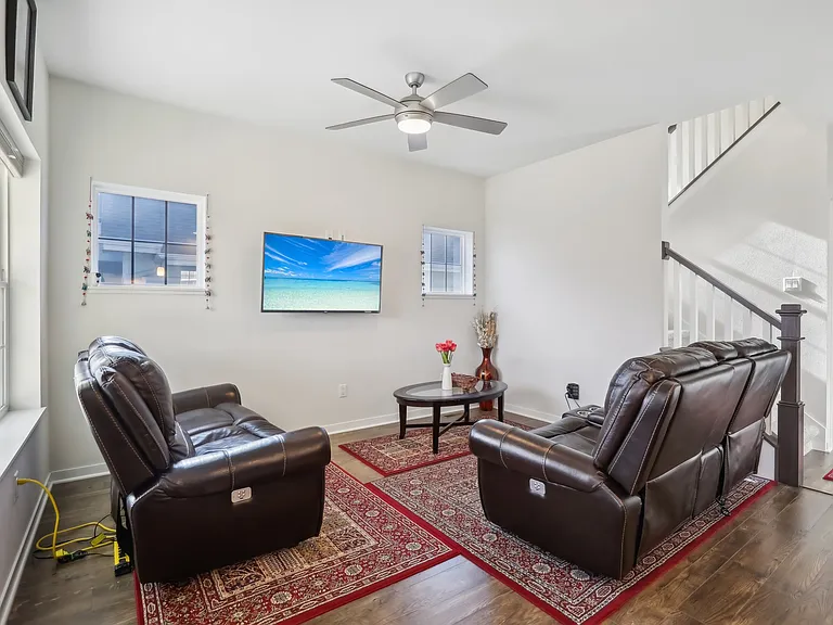 9924 Peach Leaf Ln — Photo 5
