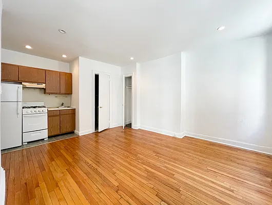 Rented by Kahen Properties | media 13