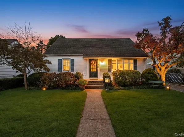 60 Underhill Avenue, Hicksville, NY 11801