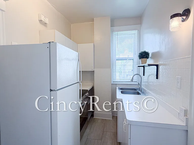 2800 Observatory Ave #2 — Photo 11