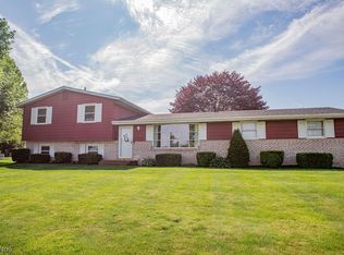 932 Richards Dr, Louisville, OH