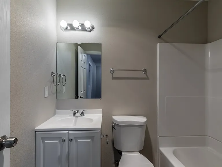 577 N 9th St — Photo 14