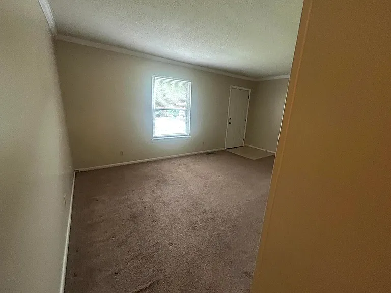 5758 Taggart Dr — Photo 3