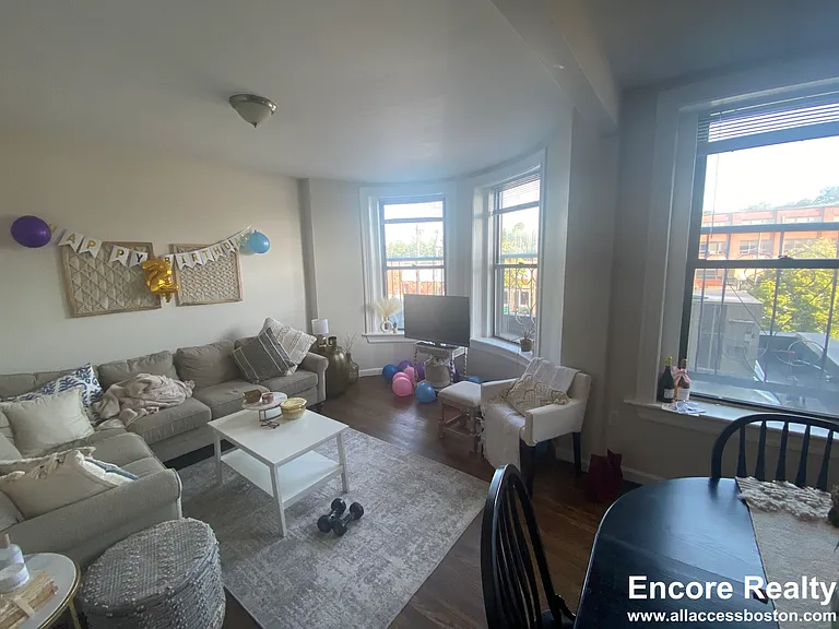 1942 Beacon St #2 — Photo 1