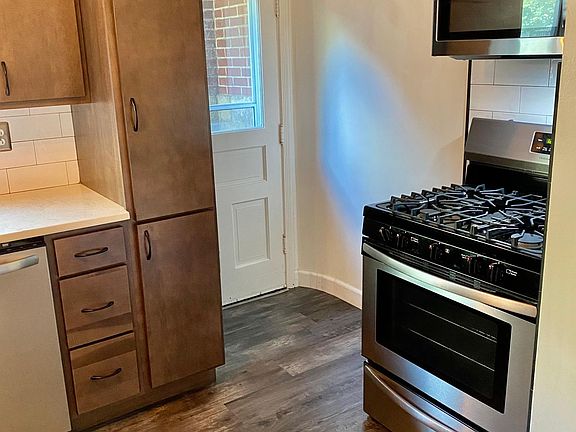 Gas Range & Rear Door