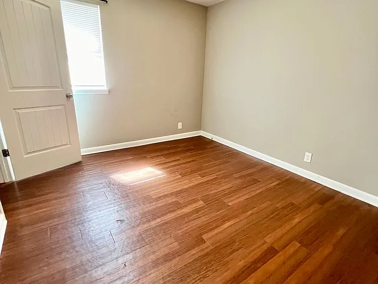 187 Briggs Ave — Photo 11