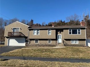 7 Red Rock Rd, Branford, CT 06405