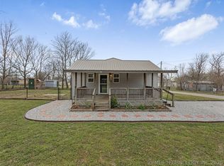 806 S Hickory St, Nowata, OK 74048
