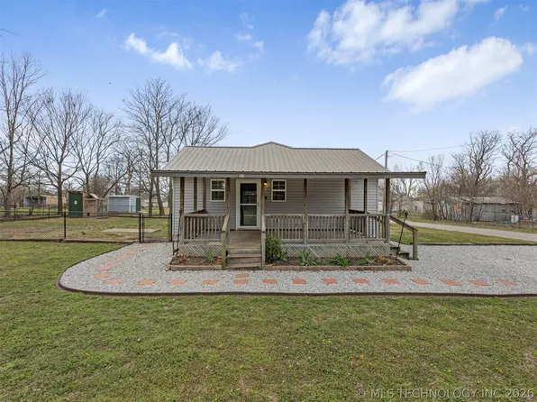 806 S Hickory St, Nowata, OK 74048