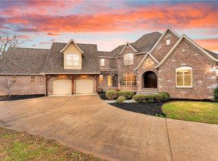 10333 Falcon Crest Dr, Lowell, AR 72745