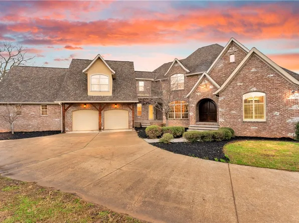 10333 Falcon Crest Dr, Lowell, AR 72745