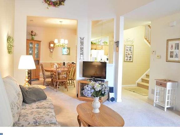 3rd image of 622 Kendall Dr