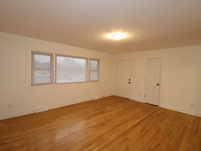 517 Maple St — Photo 4
