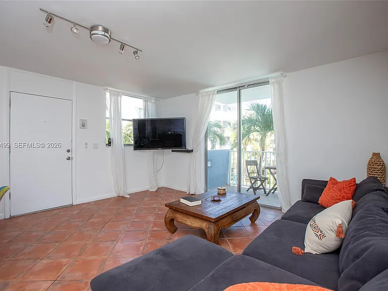 1801 S Treasure Dr #321 — Photo 8