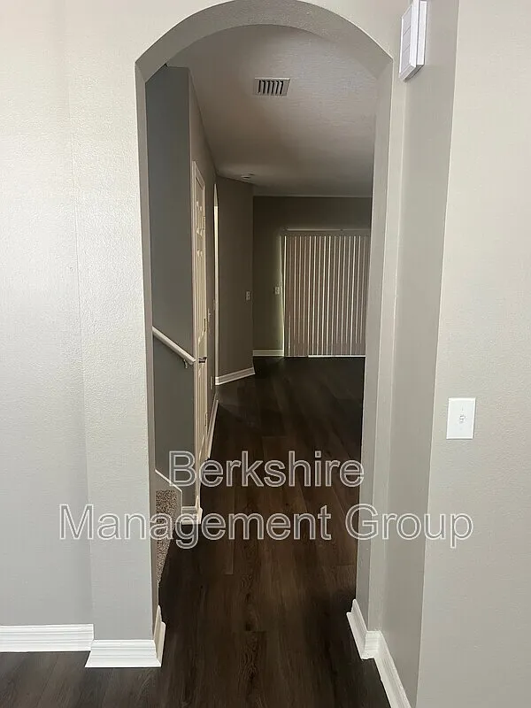 3 bed, 3.0 bath, 1686 sqft, $1,925 — Photo 4