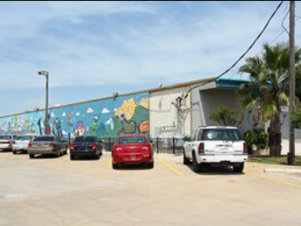 Building Photo 3