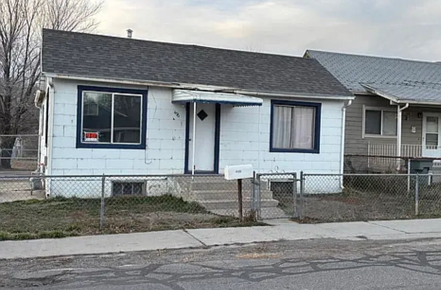 496 Rose Ave