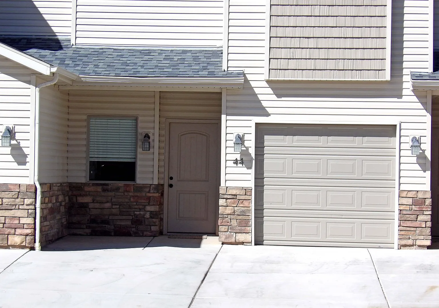 3 Bedroom Meadowcrest Townhome — Photo 2