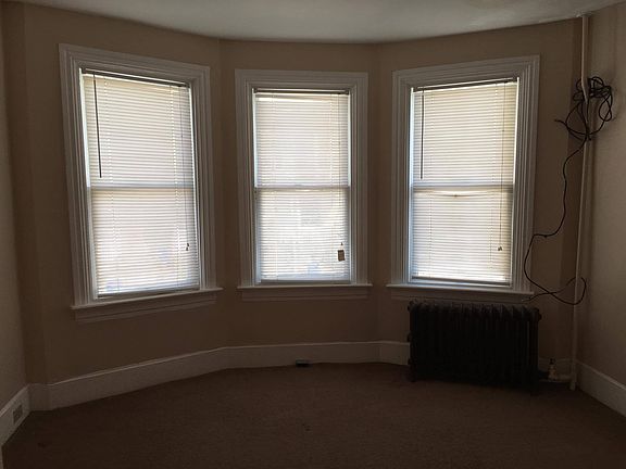 4th image of 1915 Boas St