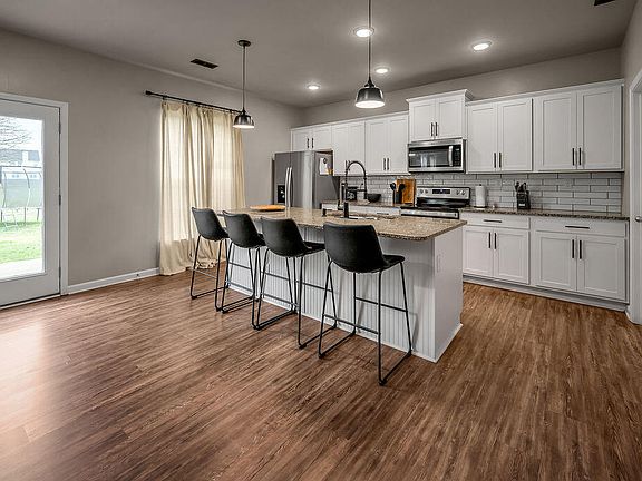 5th image of 219 Sinclair Ct