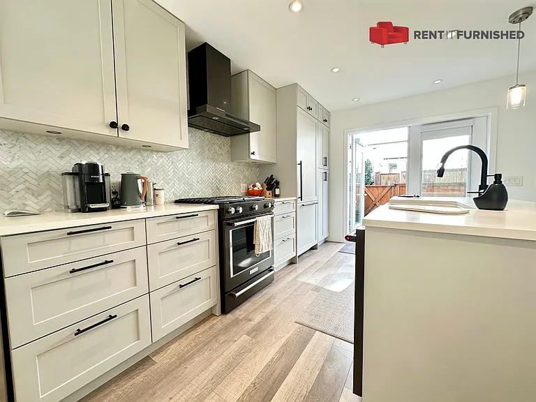 515 E 2nd St #113 — Photo 5