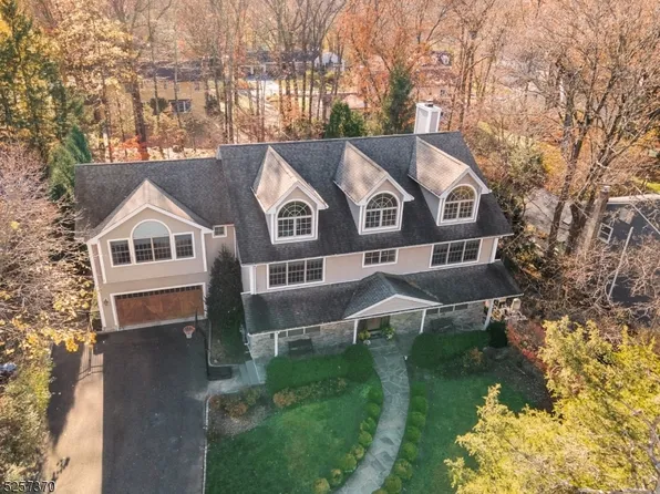 37 W Cedar Pl, Ramsey Boro, NJ 07446